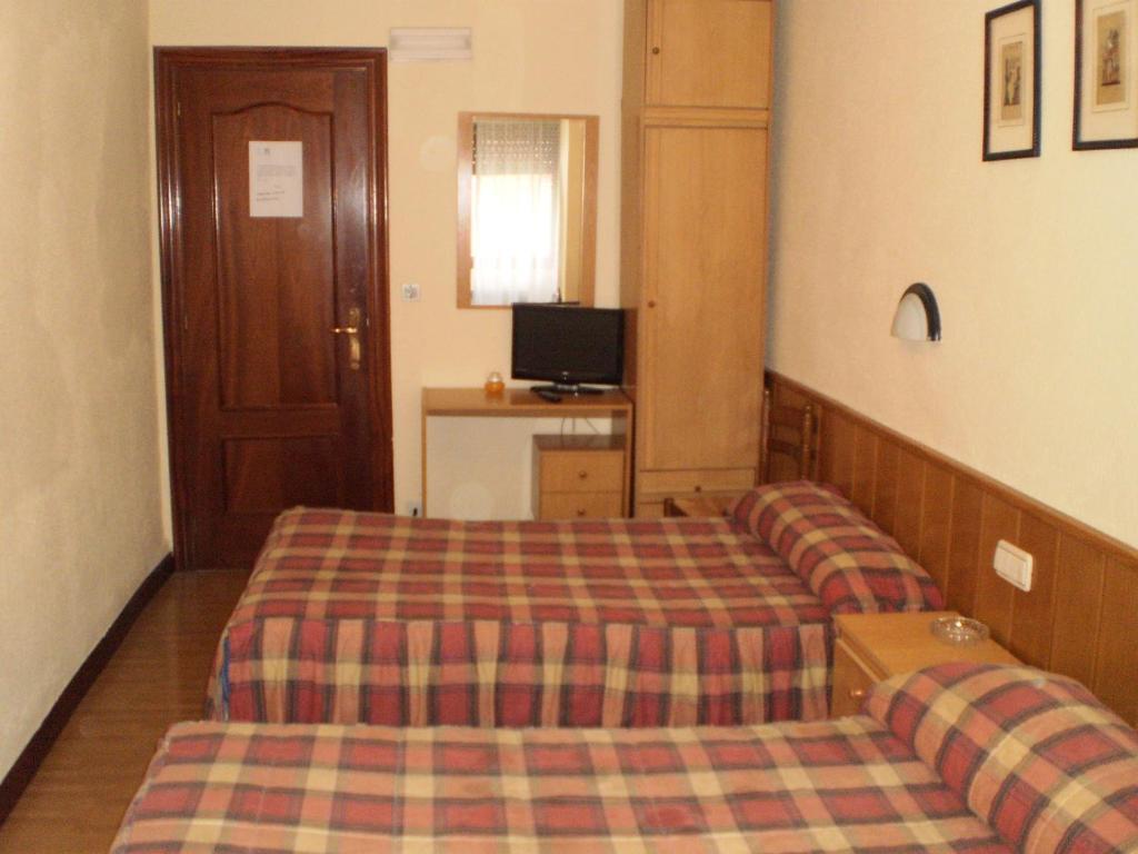 Hostal Hilton บูร์โกส ภายนอก รูปภาพ